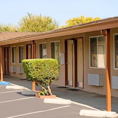 Americas Best Value Inn Лос Баньос Екстериор снимка