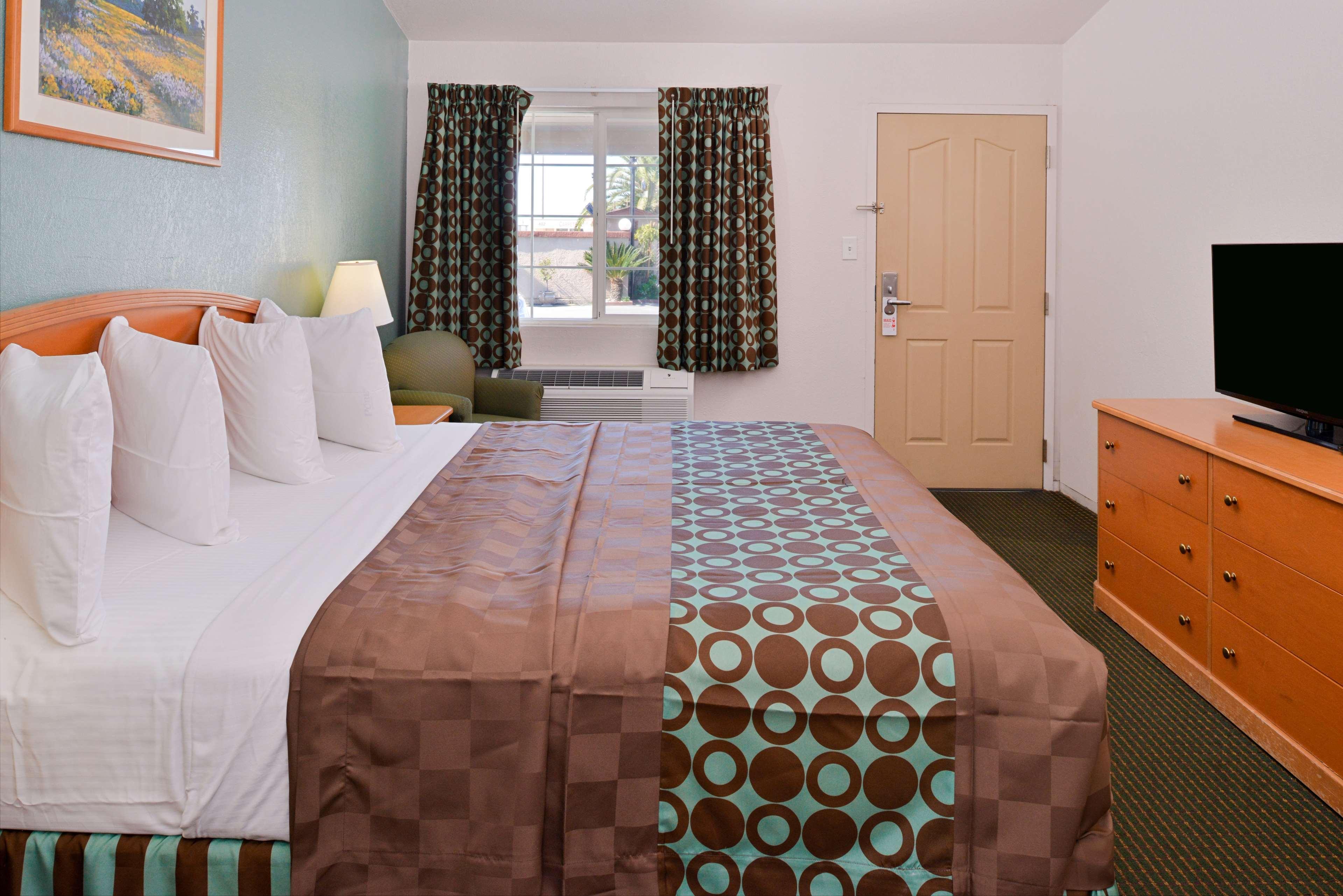 Americas Best Value Inn Лос Баньос Екстериор снимка