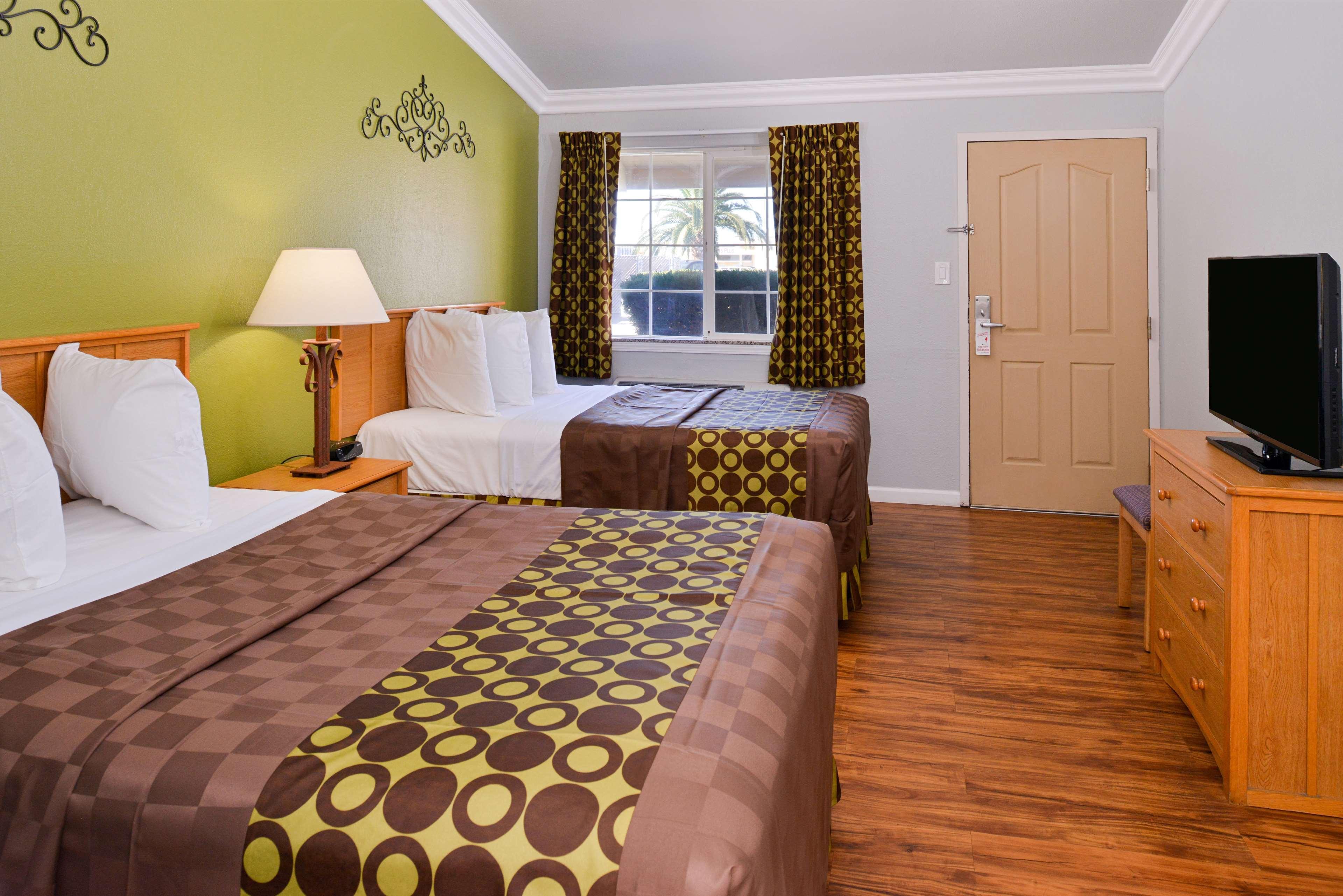 Americas Best Value Inn Лос Баньос Екстериор снимка