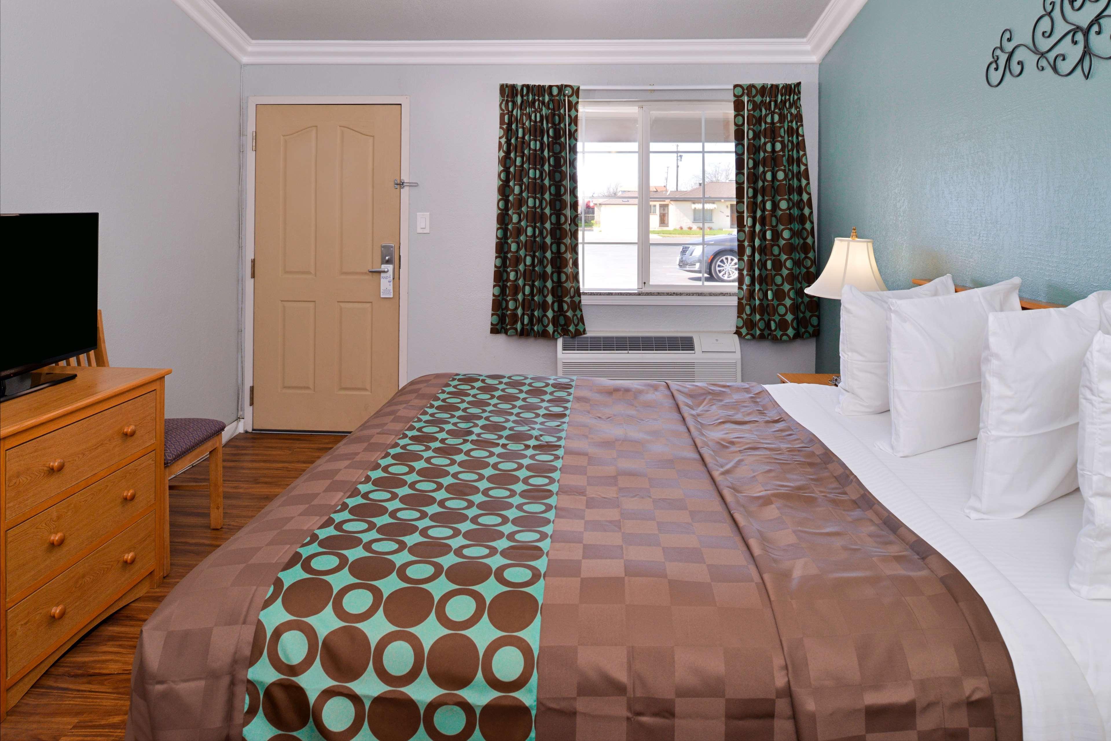 Americas Best Value Inn Лос Баньос Екстериор снимка