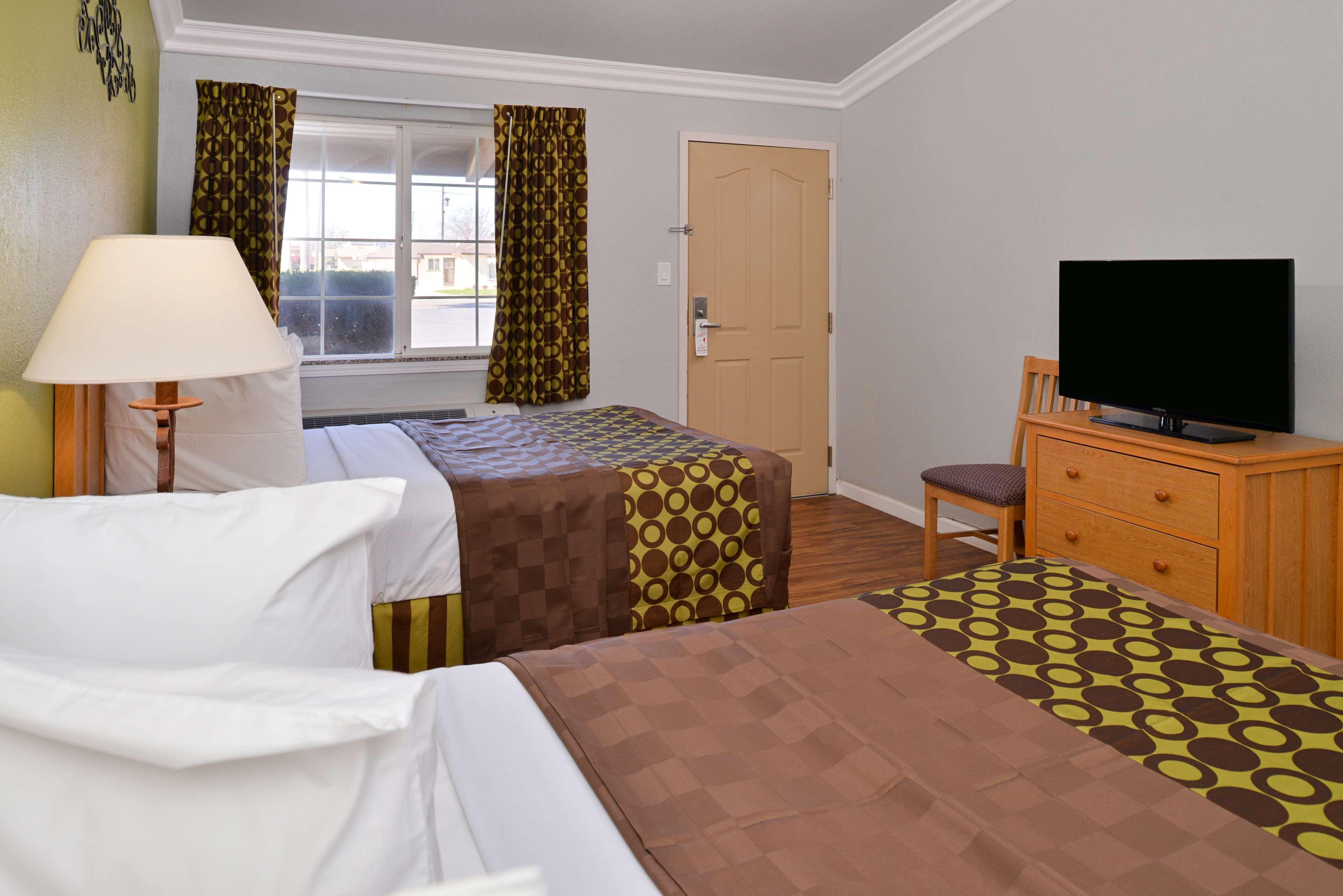 Americas Best Value Inn Лос Баньос Екстериор снимка