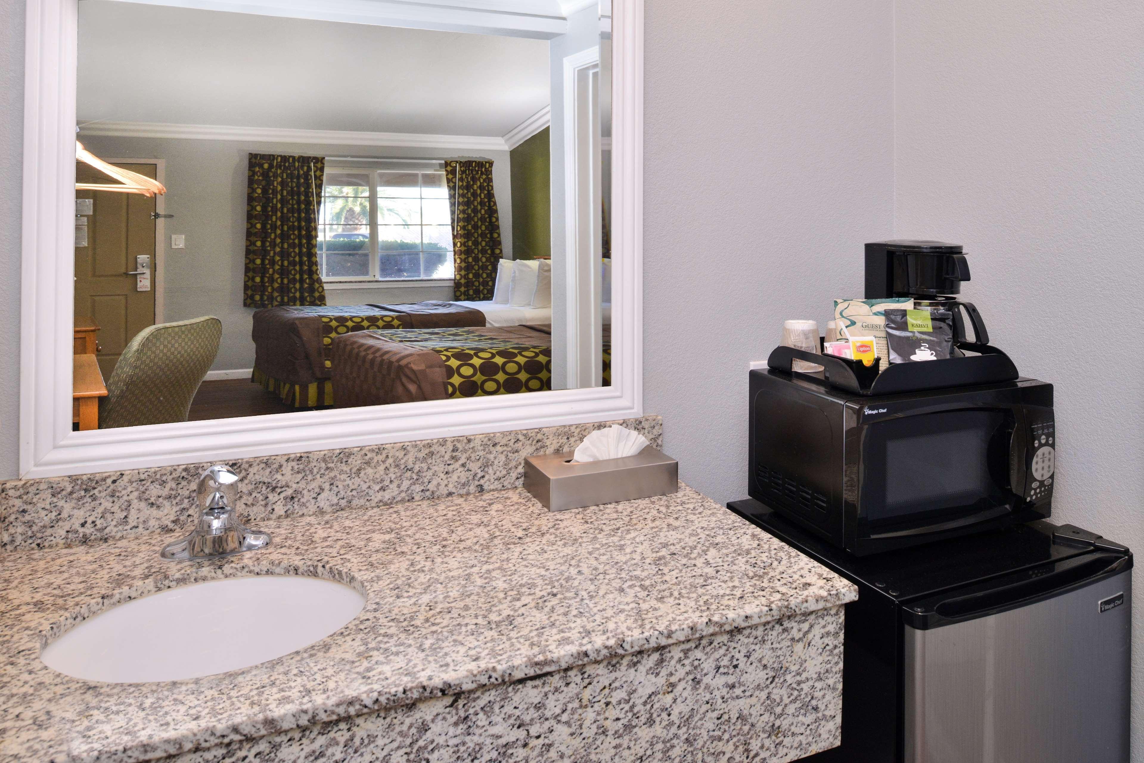 Americas Best Value Inn Лос Баньос Екстериор снимка