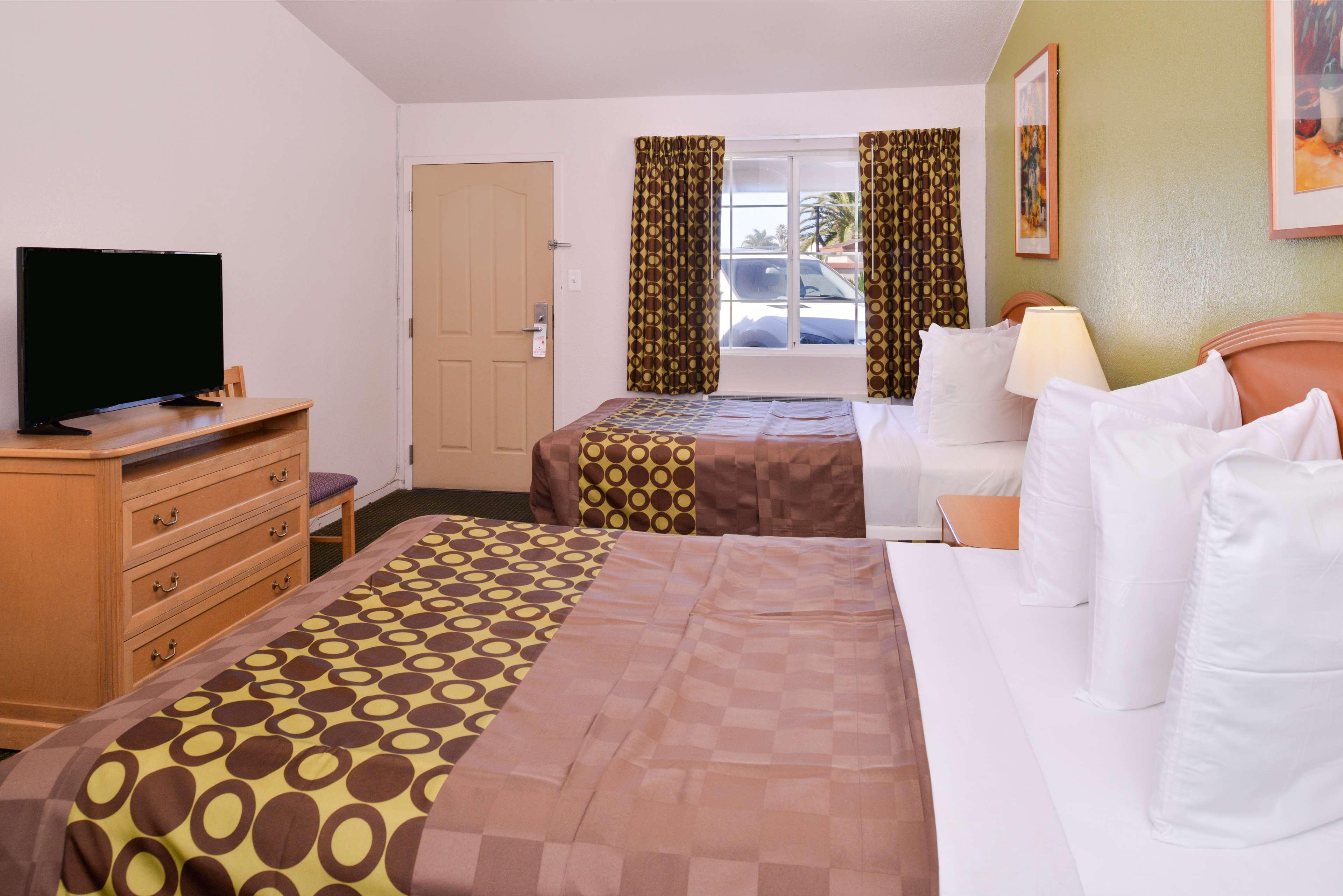 Americas Best Value Inn Лос Баньос Екстериор снимка