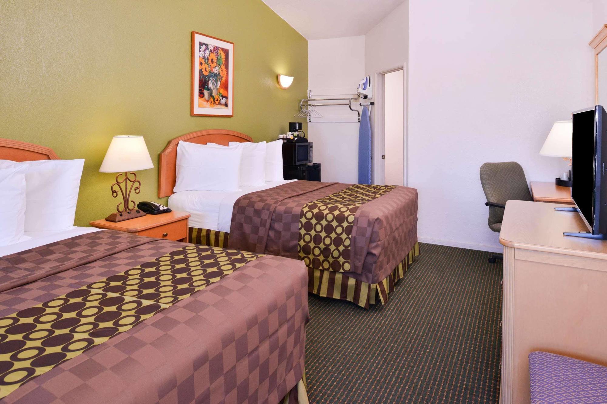 Americas Best Value Inn Лос Баньос Екстериор снимка